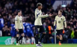 三连胜！切尔西3-0完胜巴萨，闪耀斯坦福桥