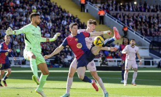 巴萨迎战法兰克福！弗里克三大难题待解，德容回归引发首发之争