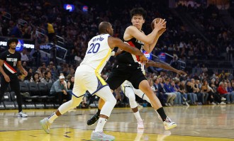 杨翰森数据：出战21分13秒6犯离场 首秀砍4分4板1助