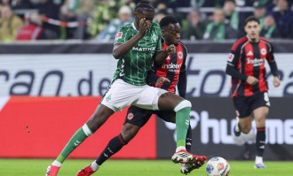 3-3，法兰克福逼平德甲第13，第94分钟绝平，24岁德国猛将救主